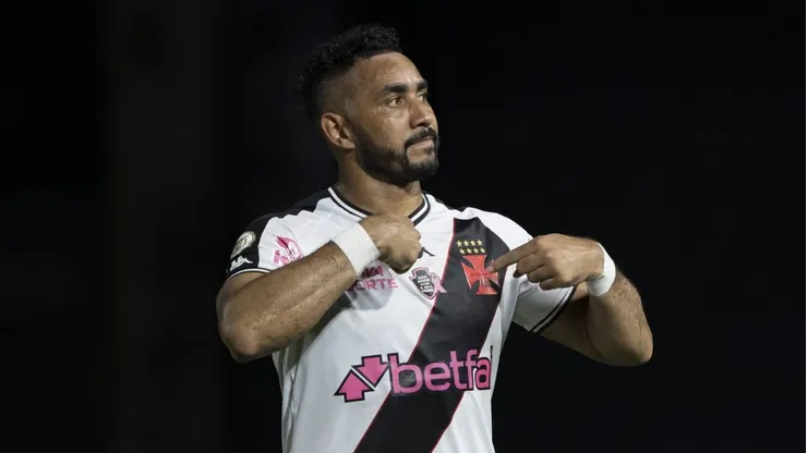 Payet é elogiado pela torcida do Vasco após vitória contra o Cuiabá