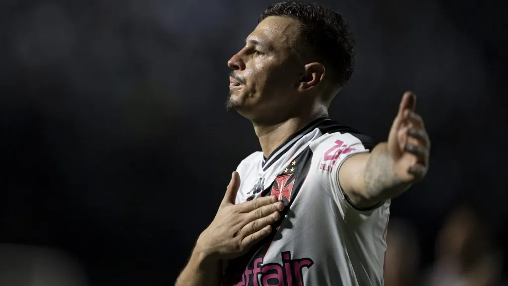 O que a torcida do Vasco falou sobre Hugo Moura contra o Cuiabá? 