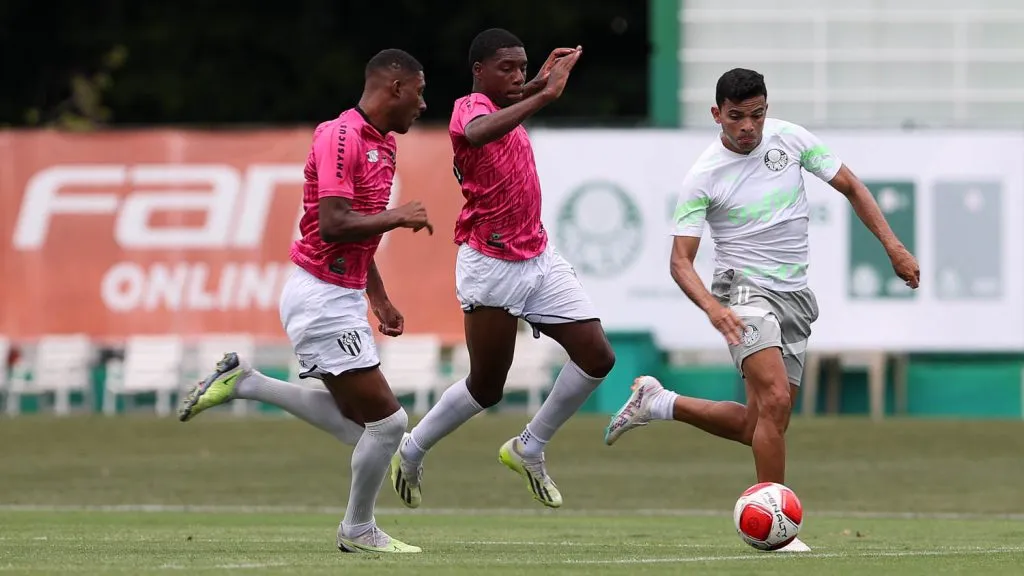 Bruno Rodrigues se machucou pela 2ª vez em maio durante jogo-treino no CT do Palmeiras – Foto: César Greco/Ag. Palmeiras