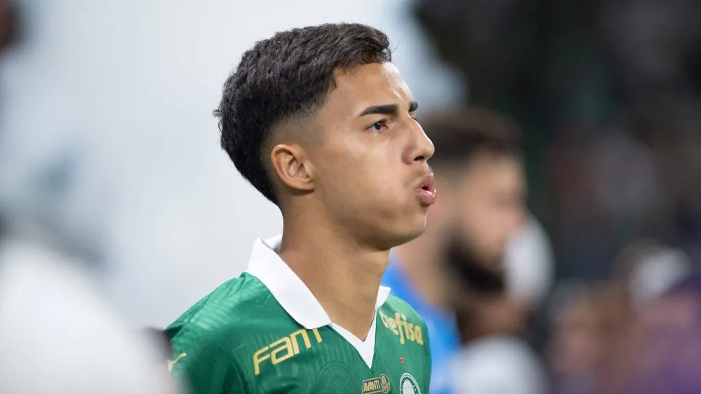 Vitor Reis vem sendo muito elogiado no Palmeiras - (Foto: Ronaldo Barreto Thenews2 imago images).