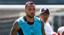 Maycon, jogador do Corinthians, durante treino no Centro de Treinamento CT Joaquim Grava