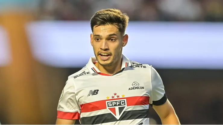 Bobadilla em partida realizada diante do Atlético-GO.