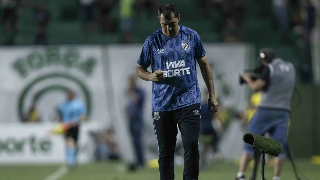 Fábio Carille fala sobre Santos na Série B – Foto: Heber Gomes/AGIF