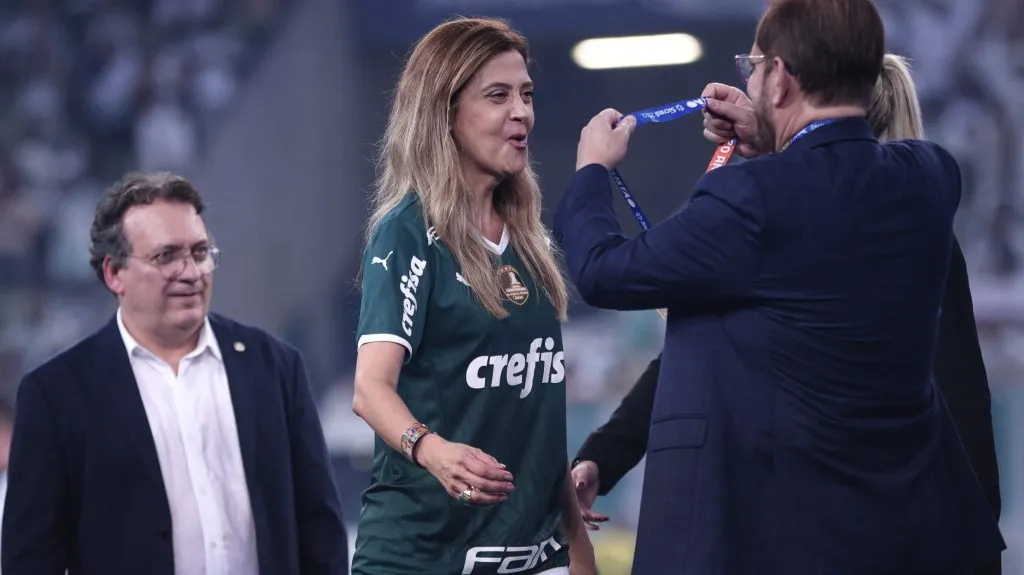 Leila Pereira celebrou a parceria de suas empresas com o Verdão como vencedora. Foto: Ettore Chiereguini/AGIF