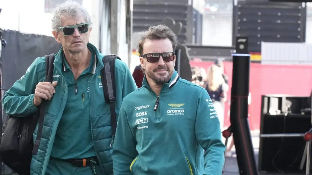 Alonso chegando no Circuito das Américas em Austin (IMAGO / ZUMA Press Wire)