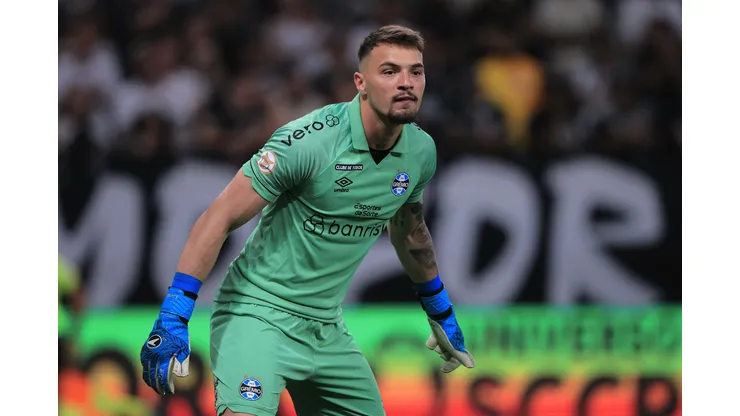 SP - SAO PAULO - 18/09/2023 - BRASILEIRO A 2023, CORINTHIANS X GREMIO - Gabriel Grando goleiro do Gremio durante partida contra o Corinthians no estadio Arena Corinthians pelo campeonato Brasileiro A 2023. Foto: Ettore Chiereguini/AGIF