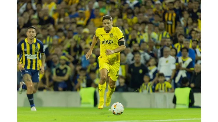 Rosario Central x Penarol ROSÁRIO, SF - 04.04.2024: ROSARIO CENTRAL X PEnAROL - Rosario, Argentina. April 4, 2023. Gastón Ramírez of Penarol during the game between Rosario Central ARG and Penarol URU for the Libertadores Cup at the Gigante de Arroyito stadium. Photo: Sporteo/Fotoarena x2517644x PUBLICATIONxNOTxINxBRA Sporteo
