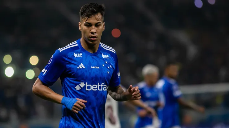 Kaio Jorge jogador do Cruzeiro comemora seu gol durante partida contra o Lanús no Estádio Mineirão pela Copa Sul-Americana 2024. Foto: Fernando Moreno/AGIF