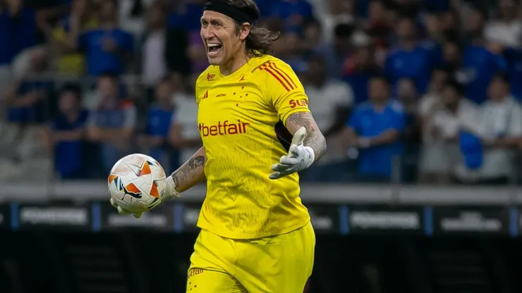 MG - BELO HORIZONTE - 23/10/2024 - COPA SUL-AMERICANA 2024, CRUZEIRO X LANUS - Cassio jogador do Cruzeiro durante partida contra o Lanus no estadio Mineirao pelo campeonato Copa Sul-Americana 2024. Foto: Fernando Moreno/AGIF