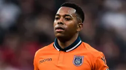 Filho de Robinho tem vida longe dos holofotes na base do Santos