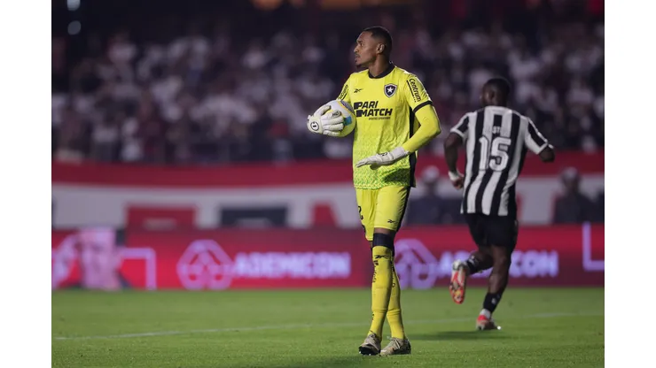 SP - SAO PAULO - 24/07/2024 - BRASILEIRO A 2024, SAO PAULO X BOTAFOGO - John Victor goleiro do Botafogo durante partida contra o Sao Paulo no estadio Morumbi pelo campeonato Brasileiro A 2024. Foto: Ettore Chiereguini/AGIF