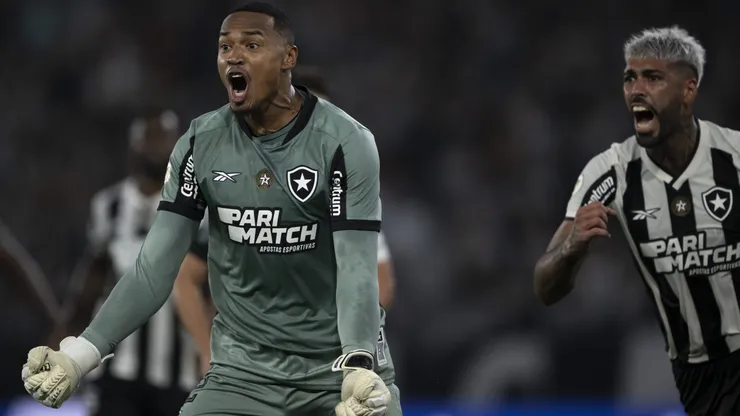 John Victor, goleiro do Botafogo durante partida contra o Corinthians no estadio Engenhao pelo campeonato Brasileiro A 2024