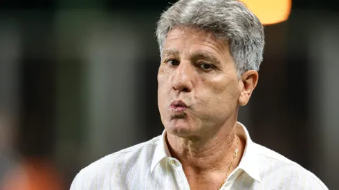 Santos mira Renato - Foto: Gilson Junio/AGIF.