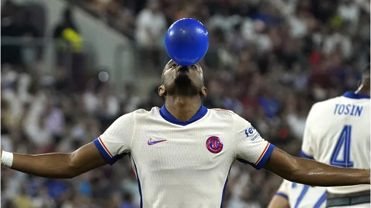 Christopher Nkunku comemora gol pelo Chelsea em partida da UEFA Conference League diante do Servette. (Photo by Pier Marco Tacca/Getty Images)