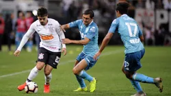 Jogador Fagner do Corinthians disputa lance com jogador do Racing durante partida no estadio Arena Corinthians pelo campeonato Copa Sul-Americana 2019 Foto: Alan Morici/AGIF
