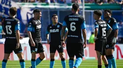 Elenco do Racing lamentando derrota para o Vélez.