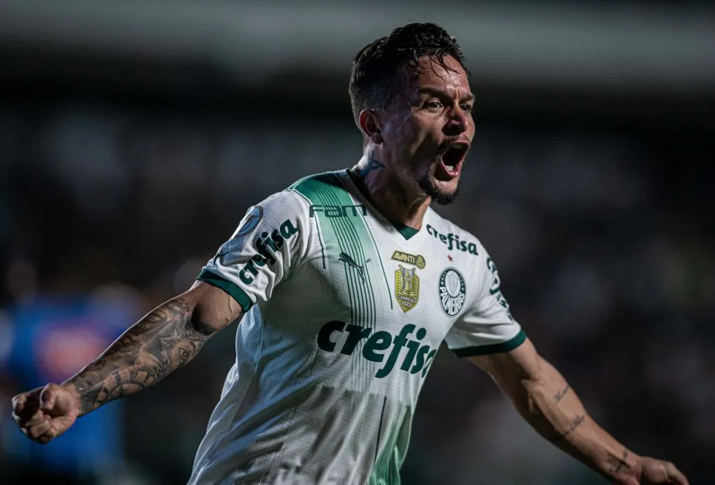 Arthur  jogador do Palmeiras comemora seu gol durante partida contra o Goias no estadio Serrinha pelo campeonato BRASILEIRO A 2023. Foto: Isabela Azine/AGIF