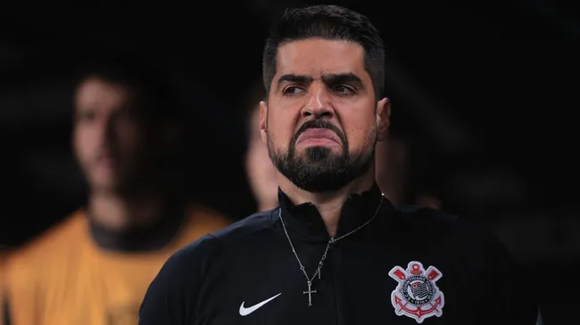 António Oliveira não durou muito no Corinthians – Foto: Ettore Chiereguini/AGIF.