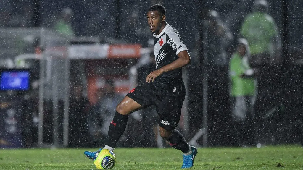 Rayan em ação pelo Gigante da Colina – Foto: Thiago Ribeiro/AGIF