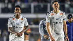 Gil e Jair são destaques na Vila Belmiro. Foto: Reinaldo Campos/AGIF