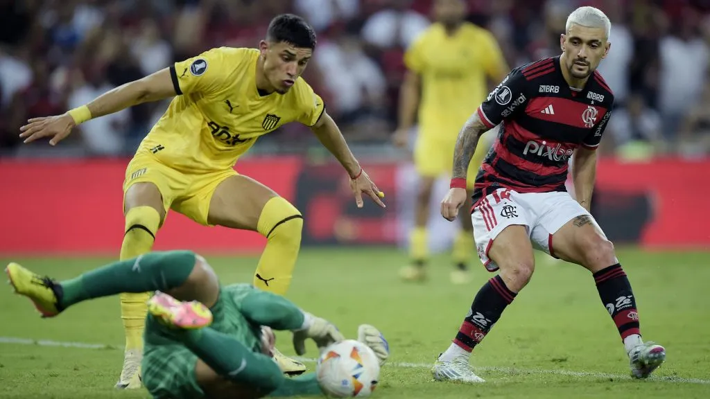 Flamengo foi eliminado pelo Peñarol – Foto: Alexandre Loureiro/AGIF.