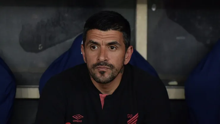 Lucho já foi rebaixado comandando o Ceará, em 2022. Foto: Thiago Ribeiro/AGIF