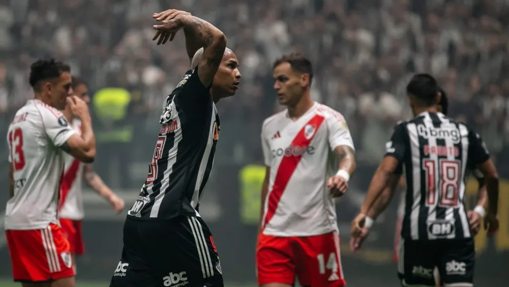 Foto: Fernando Moreno/AGIF – Deyverson jogador do Atletico durante partida contra o River Plate no estadio Arena MRV pela Copa Libertadores 2024.
