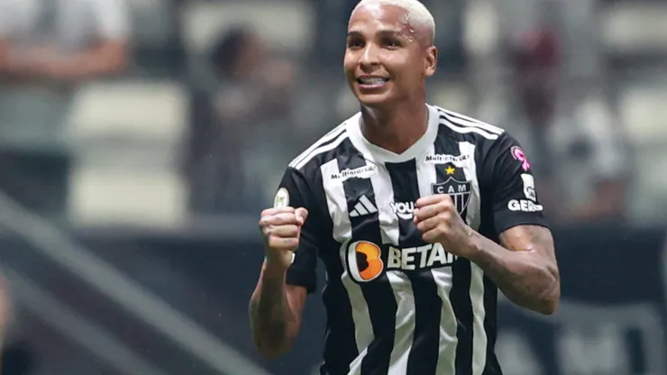 Gol de Deyvrson. Foto: Gilson Lobo/AGIF