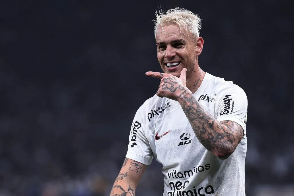 Róger Guedes em ação pelo Corinthians em 2023. Foto: Ettore Chiereguini/AGIF