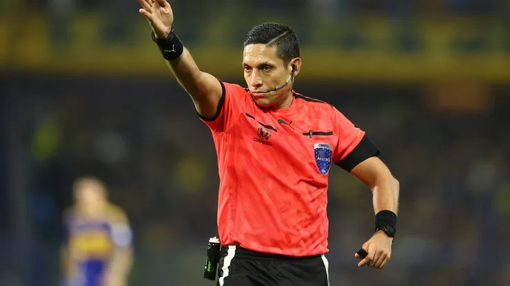 Árbitro Jesús Valenzuela.