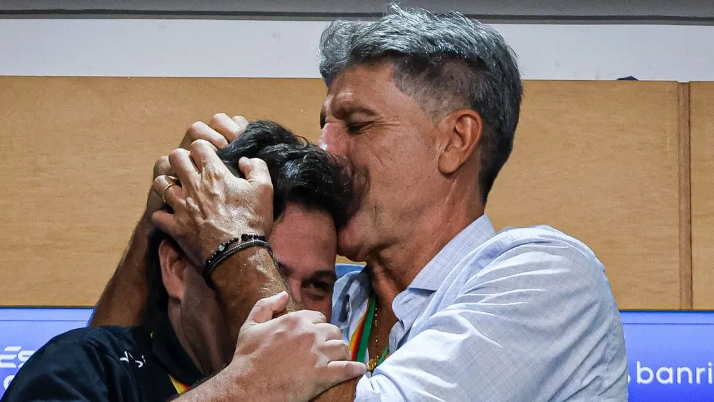 Foto: Maxi Franzoi/AGIF – Alberto Guerra ao lado de Portaluppi após título Estadual.