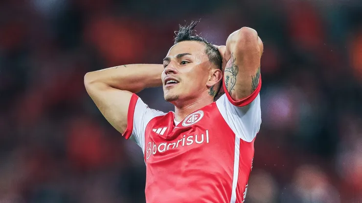 Alexsandro Bernabei é titular com Roger Machado.