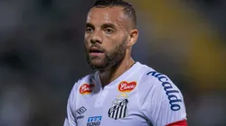 Guilherme durante partida entre Chapecoense e Santos, pela Série B do Campeonato Brasileiro, na Arena Condá.