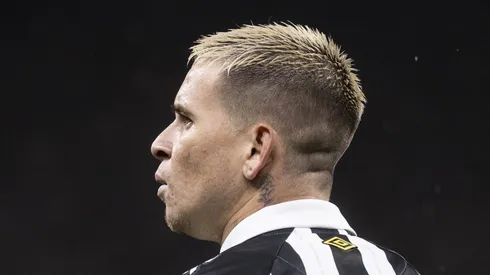 Soteldo durante jogo do SFC contra o Corinthians em 2023.