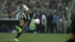 Botafogo mede forças com o Peñarol pela Libertadores.