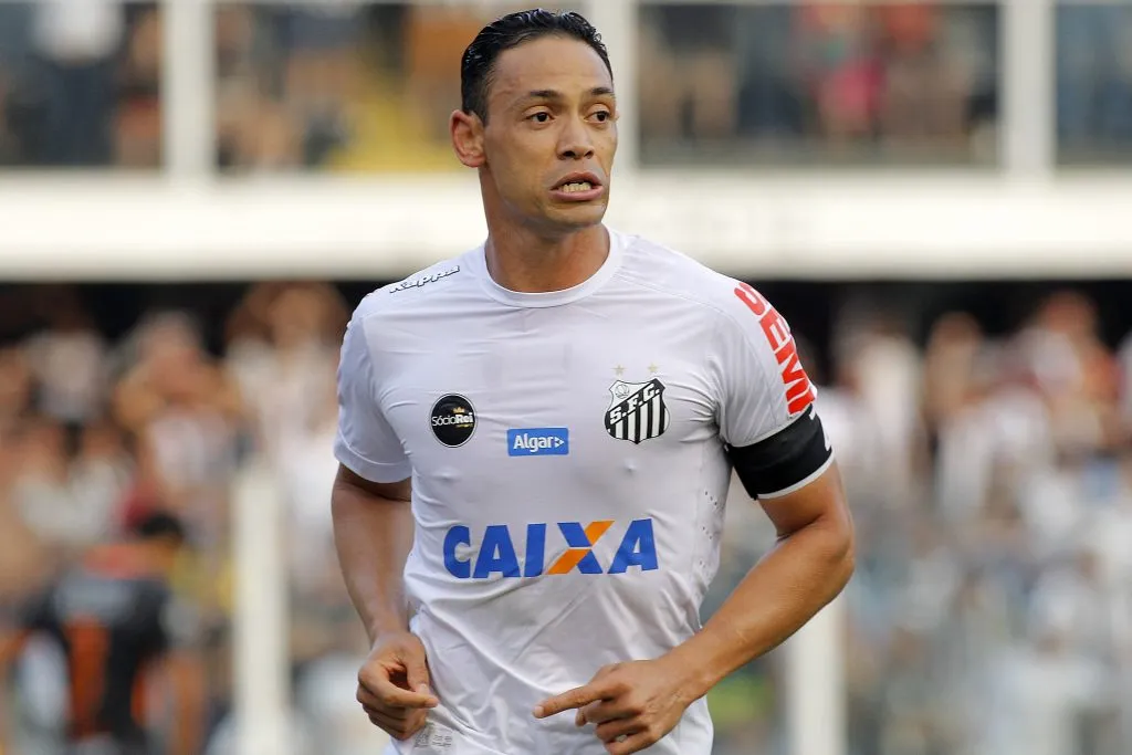 Foto: Daniel Vorley/AGIF – Ricardo Oliveira do Santos apos ter seu gol anulado durante partida pelo Campeonato Brasileiro A 2017 no estadio da Vila Belmiro.