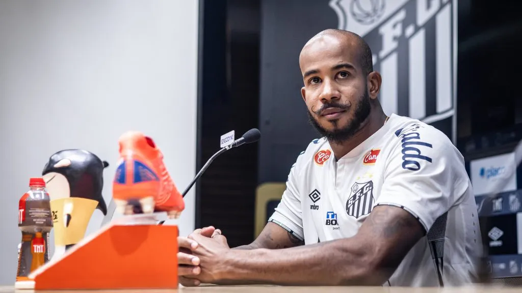 Patrick pode custar mais R$ 1,4 milhão ao Santos – Fotos: Raul Baretta/ Santos FC.