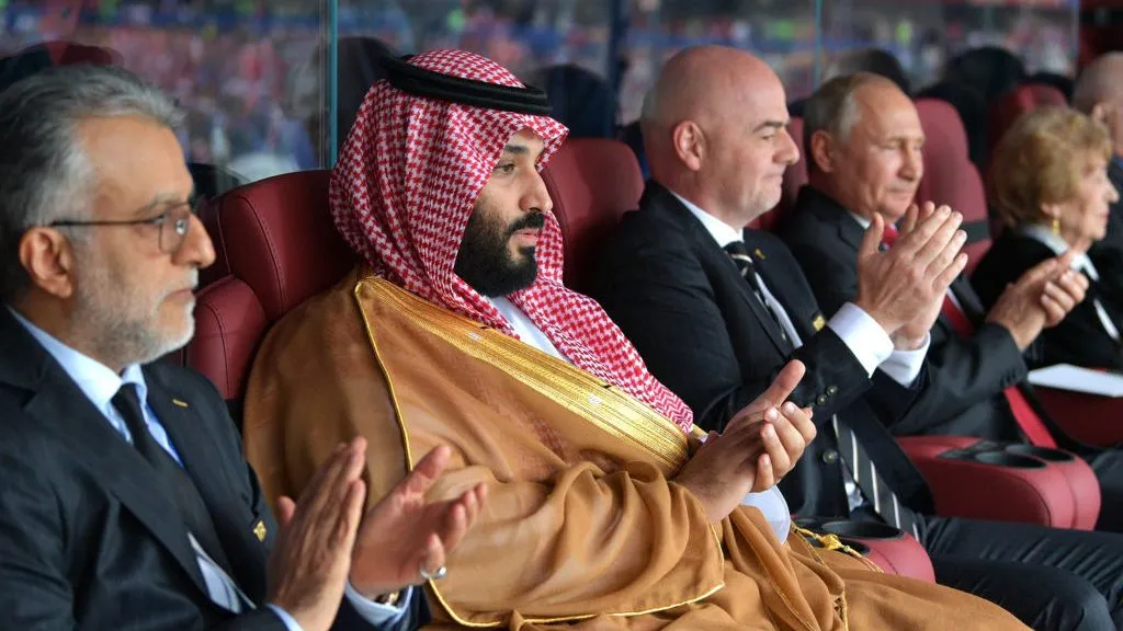 Príncipe da Arábia Saudita, Mohammed Bin Salman Al Saud, e presidente da Fifa, Gianni Infantino. Foto: Pool/Getty Images