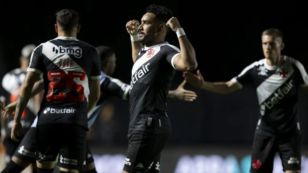 Foto: Jorge Rodrigues/AGIF – Payet jogador do Vasco comemora seu gol durante partida contra o Juventude no estadio Sao Januario pelo Campeonato Brasileiro