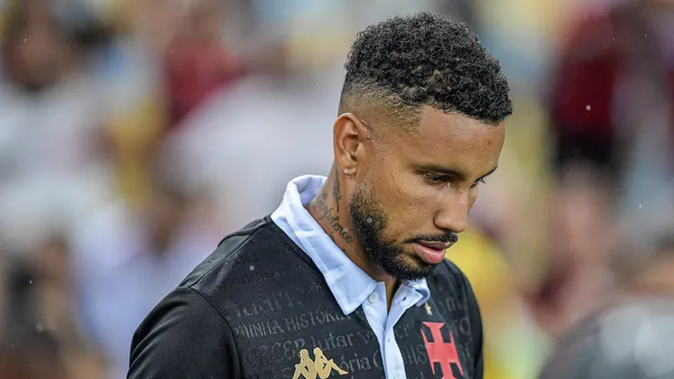 Jair desfalcará o Vasco no clássico - Foto: Thiago Ribeiro/AGIF