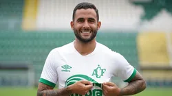 Marcelinho, lateral da Chapecoense durante após anúncio oficial do clube catarinense