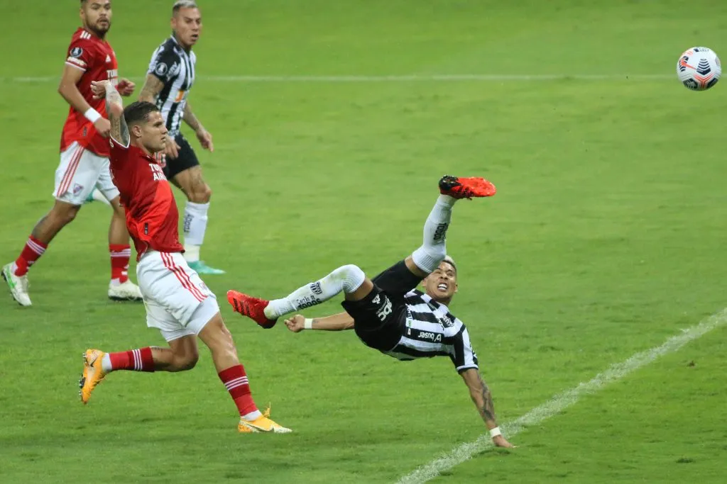 Na última vez que se enfrentaram, o Galo goleou o River Plate por 4 a 0 pelas quartas de final da Libertadores de 2021. Foto: Fernando Moreno/AGIF