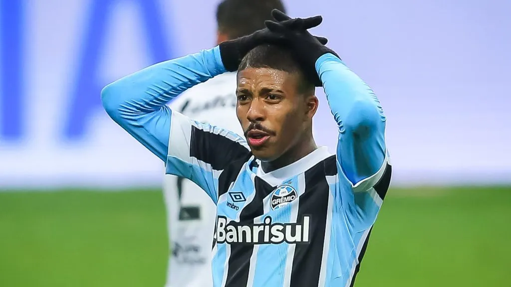 Jean Pyerre ainda não reencontrou o bom futebol – Foto: Pedro H. Tesch/AGIF.