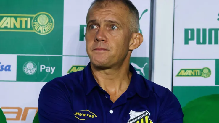 Eduardo Baptista foi consultado pela direção do Santos para assumir em 2025