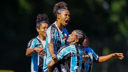 Gurias Gremistas comemoram a vitória sobre o Internacional no clássico Gre-Nal