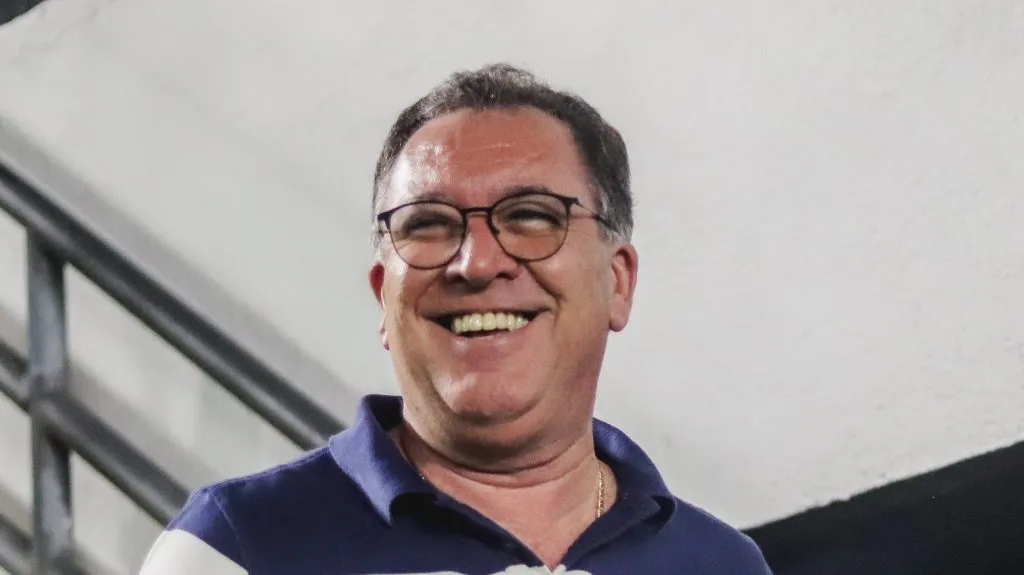 Foto: Reinaldo Campos/AGIF – Marcelo Teixeira, presidente do Santos, conhece PH G. desde as categorias de base, mas volta ao Clube Paulista é sonho distante.