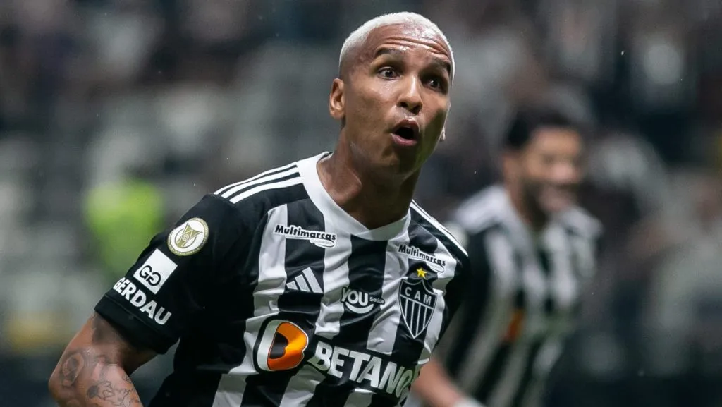 Deyverson comemorando gol. Foto: Fernando Moreno/AGIF