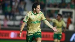 Raphael Veiga jogador do Palmeiras comemora seu gol durante partida contra o Juventude no estadio Alfredo Jaconi pelo campeonato Brasileiro A 2024