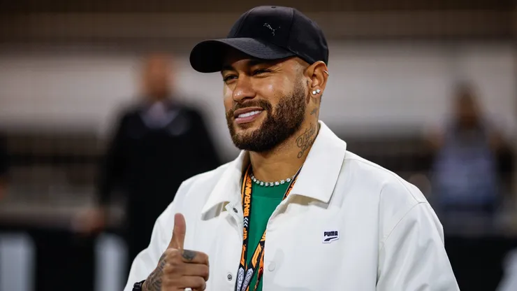 Neymar volta a campo após um ano se recuperando de lseão. Foto HOCH ZWEI Sakhir Bahrain