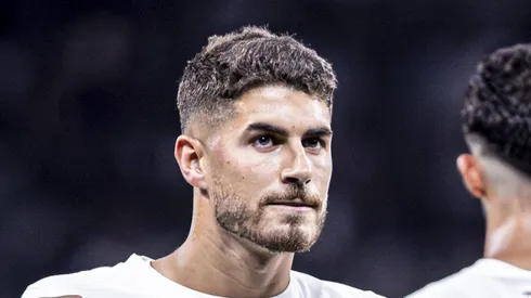 Pedro Raul comemorando gol pelo Alvinegro.